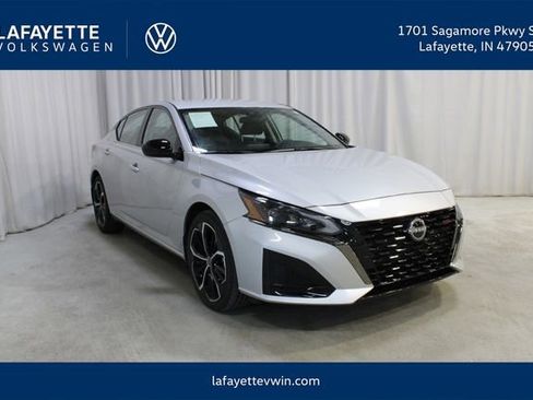 Used 2025 Nissan Altima 2.5 SR image 1