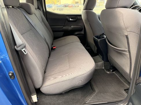 Used 2017 Toyota Tacoma TRD Off-Road AWD/4WD image 33