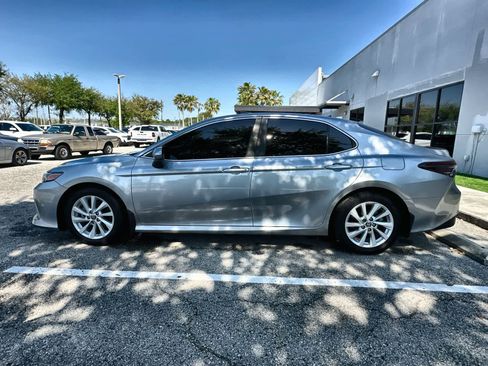 Used 2021 Toyota Camry LE image 6