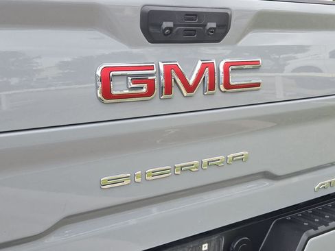 Used 2024 GMC Sierra 2500 AT4 w/ AT4 Premium Plus Package AWD/4WD image 12