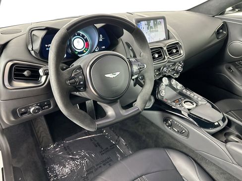Used 2023 Aston Martin V8 Vantage image 3