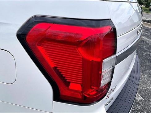 Used 2022 Ford Expedition XLT AWD/4WD image 22
