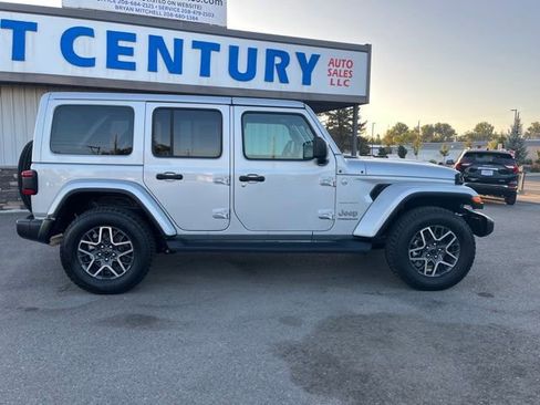 Used 2024 Jeep Wrangler Unlimited Sahara AWD/4WD image 14