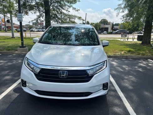 Used 2023 Honda Odyssey Elite image 3