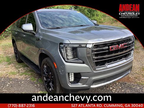 Used 2023 GMC Yukon SLT AWD/4WD image 1