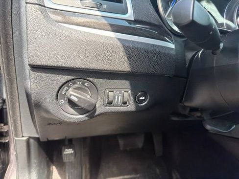 Used 2017 Chrysler 300 Limited RWD image 12