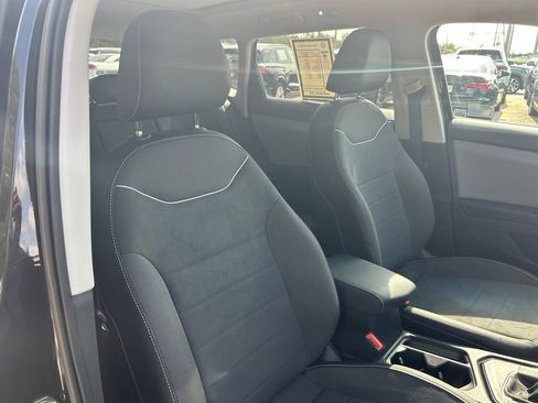 Certified 2023 Volkswagen Taos SE w/ Panoramic Sunroof Package FWD image 32