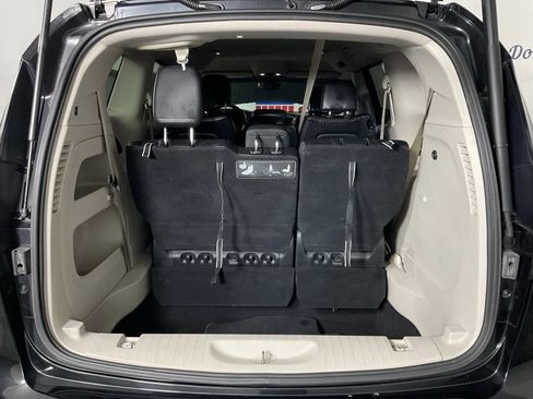 Used 2018 Chrysler Pacifica Touring-L Plus FWD image 11