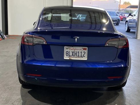 Used 2019 Tesla Model 3 Standard Range Plus image 3