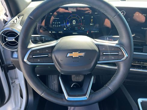 Used 2025 Chevrolet Equinox LT image 12