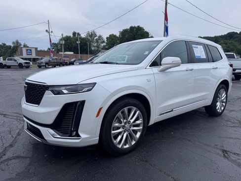 Used 2021 Cadillac XT6 Premium Luxury AWD/4WD image 2
