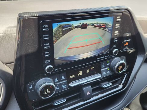 Used 2021 Toyota Highlander XSE AWD/4WD image 9