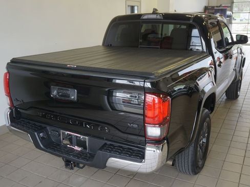 Certified 2023 Toyota Tacoma SR5 AWD/4WD image 14