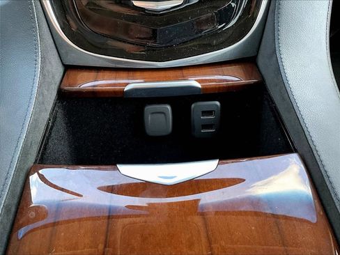 Used 2019 Cadillac Escalade Luxury w/ LPO, Radiant Package AWD/4WD image 18