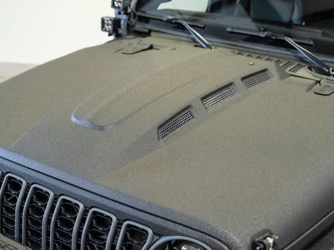 Used 2025 Jeep Gladiator Sport AWD/4WD image 24