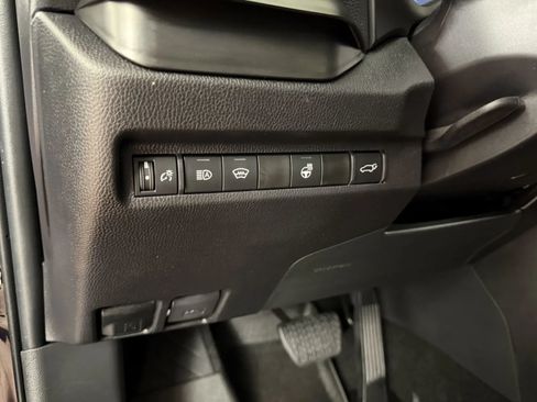 Used 2025 Toyota RAV4 XLE Premium w/ Weather Package AWD/4WD image 19