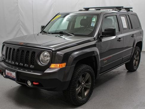 Used 2017 Jeep Patriot 75th Anniversary w/ Power Value Group AWD/4WD image 5