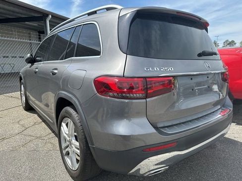 Used 2021 Mercedes-Benz GLB 250 4MATIC w/ Premium Package image 4