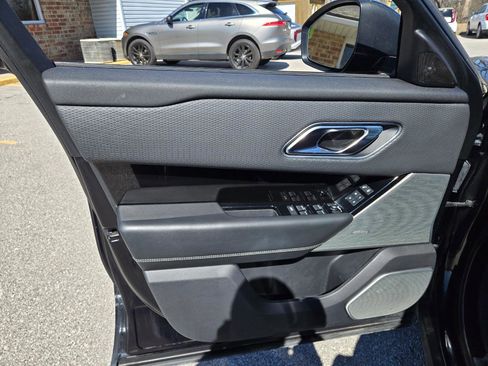 Used 2018 Land Rover Range Rover Velar R-Dynamic SE AWD/4WD image 18