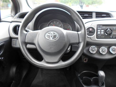 Used 2014 Toyota Yaris L FWD image 11