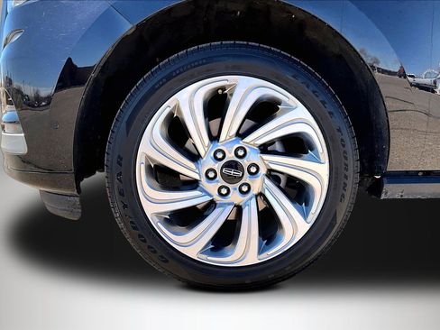 Used 2024 Lincoln Navigator Premiere image 32