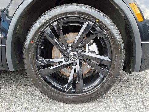 Certified 2023 Volkswagen Tiguan SE R-Line image 8