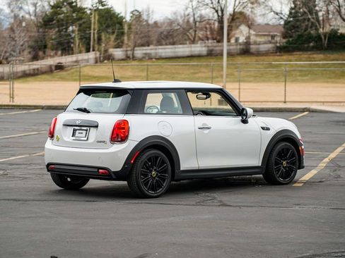 Certified 2024 MINI Cooper SE image 5