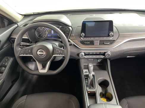 Used 2025 Nissan Altima 2.5 SV image 5