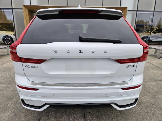 Certified 2023 Volvo XC60 B5 Plus w/ Climate Package AWD/4WD image 6