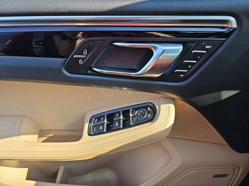 Used 2019 Porsche Macan image 33