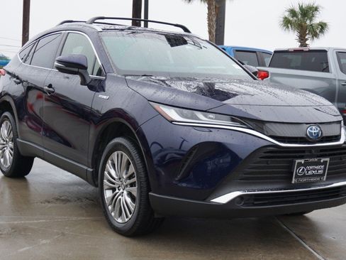 Used 2021 Toyota Venza Limited image 3