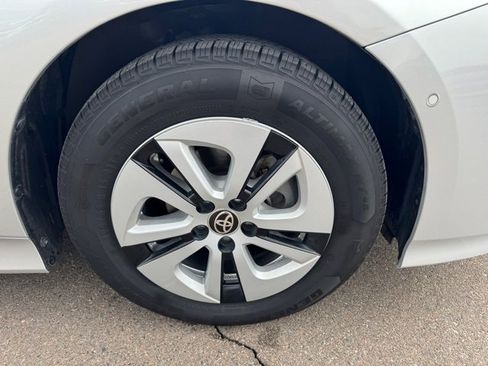 Used 2018 Toyota Prius Two w/ Prius Two Safety Plus Package image 9