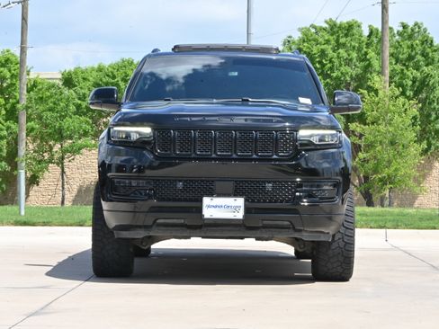 Used 2023 Jeep Wagoneer L Series II w/ Premium Group I image 2