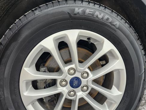 Used 2020 Ford Escape SE image 25