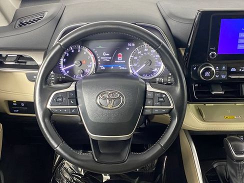 Used 2023 Toyota Highlander XLE AWD/4WD image 21
