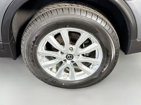 Used 2019 Nissan Rogue SV image 37