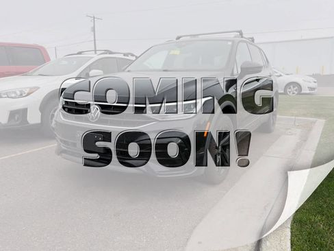 Used 2023 Volkswagen Tiguan SE R-Line image 1
