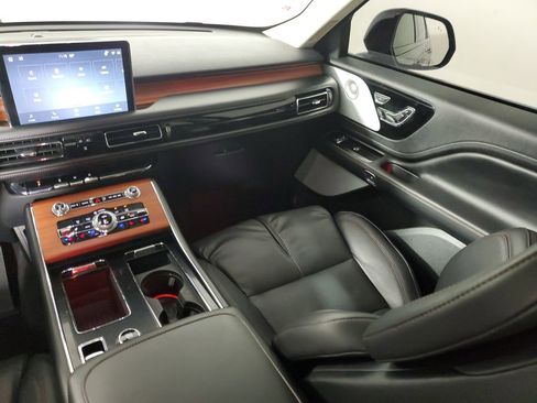 Certified 2023 Lincoln Aviator Reserve w/ Equipment Group 201A RWD image 17