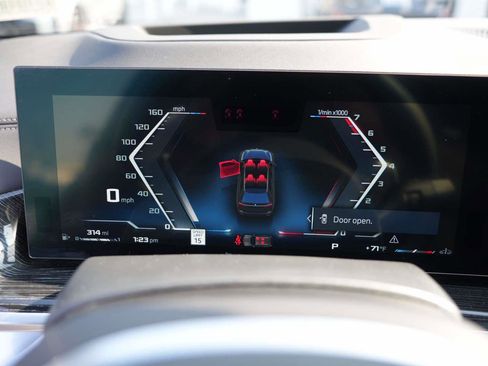 Used 2025 BMW X7 M60i image 24