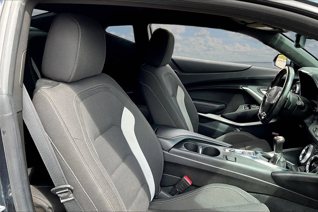 Used 2022 Chevrolet Camaro LT w/ Technology Package RWD image 28