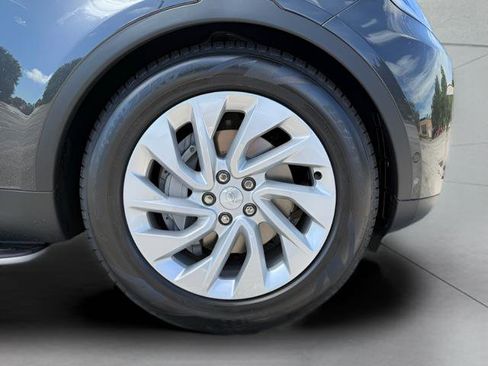 New 2025 Land Rover Discovery S image 10