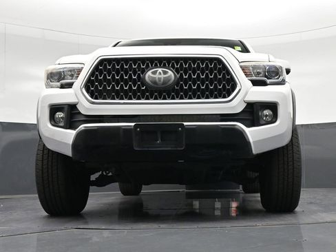 Used 2018 Toyota Tacoma TRD Off-Road w/ Technology Package AWD/4WD image 33