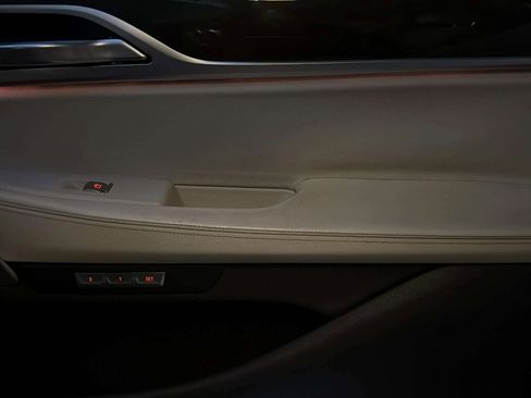 Used 2016 BMW 740i image 41