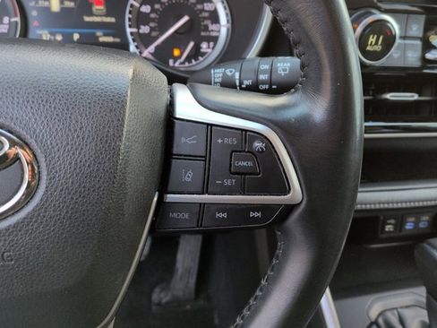 Certified 2022 Toyota Highlander XLE image 20