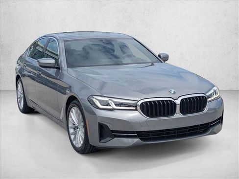 Certified 2023 BMW 530i xDrive w/ Premium Package AWD/4WD image 3