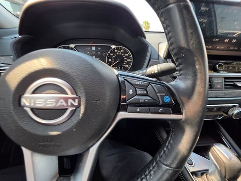 Used 2024 Nissan Altima 2.5 SV w/ SV Premium Package FWD image 18