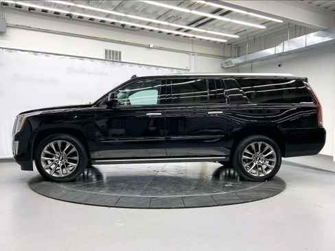 Used 2020 Cadillac Escalade ESV Premium Luxury w/ Escalade Sport Edition image 2