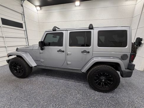 Used 2015 Jeep Wrangler Unlimited Sahara AWD/4WD image 3