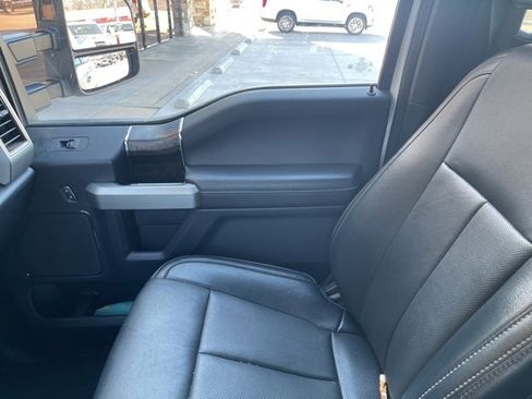 Used 2022 Ford F250 Lariat w/ Black Appearance Package image 11