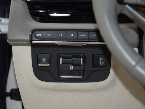 Used 2023 Cadillac Escalade ESV Premium Luxury Platinum w/ Heavy-Duty Trailer Package image 36